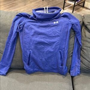 Slouch neck Under armor pull over